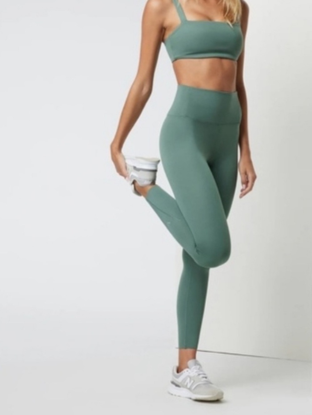 VUORI Evolve leggings in SEA PINE size small high waist tights workout